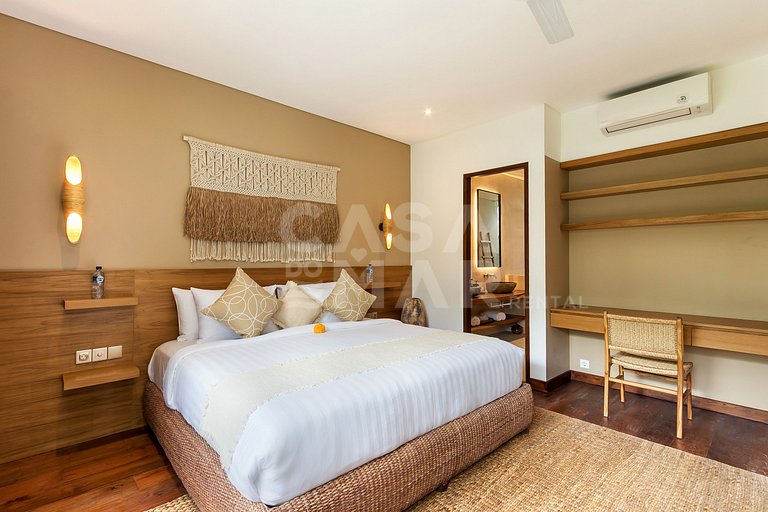 Linda casa com 4 suítes, completíssima, próxima as melhores