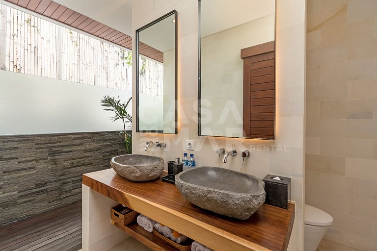 Beautiful house with 4 suites, complete, close to the best b