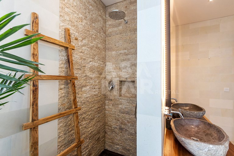 Linda casa com 4 suítes, completíssima, próxima as melhores