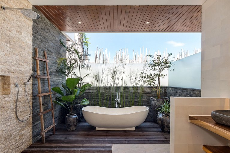 Linda casa com 4 suítes, completíssima, próxima as melhores
