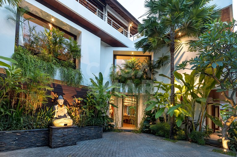 Beautiful house with 4 suites, complete, close to the best b