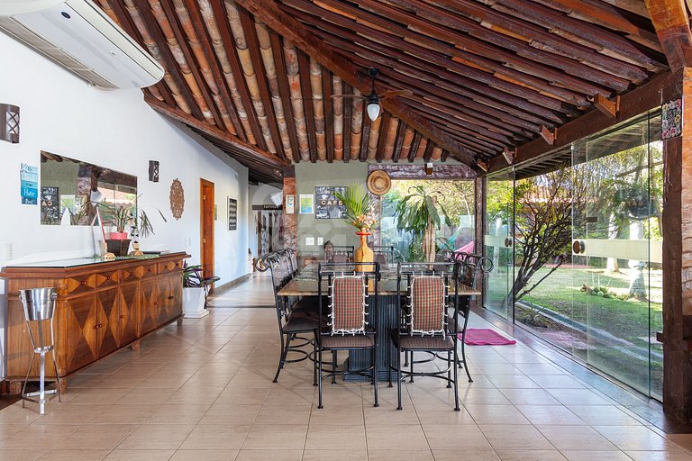 Beautiful house with 8 suites, and paradisiacal view of Ferr