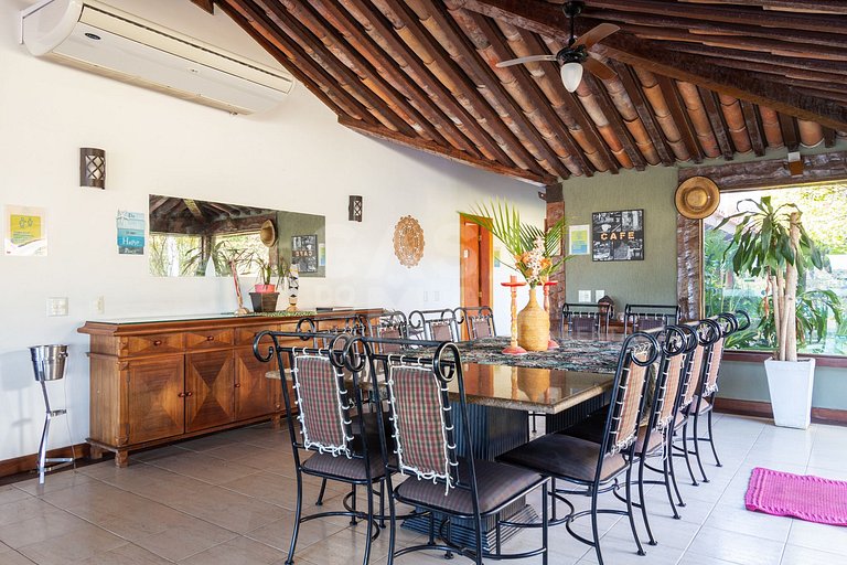 Linda casa com 8 suítes, e vista paradisíaca da praia da Fer