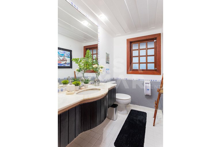 Beautiful house with 8 suites, and paradisiacal view of Ferr
