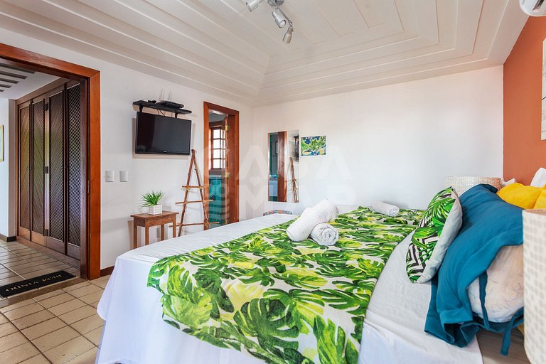 Beautiful house with 8 suites, and paradisiacal view of Ferr