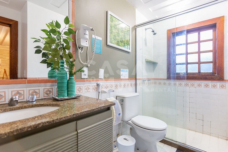Linda casa com 8 suítes, e vista paradisíaca da praia da Fer