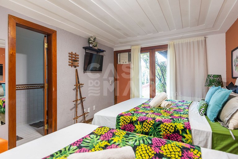 Beautiful house with 8 suites, and paradisiacal view of Ferr