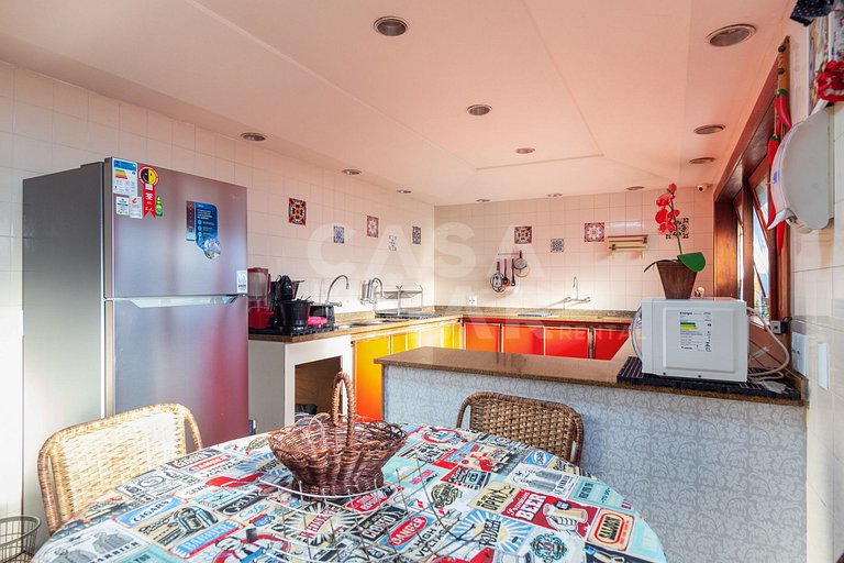 Beautiful house with 8 suites, and paradisiacal view of Ferr