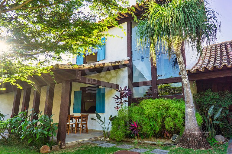 Linda casa com 9 suítes, em condomínio completíssimo.