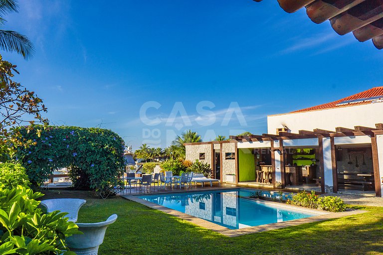 Linda casa com 9 suítes, em condomínio completíssimo.