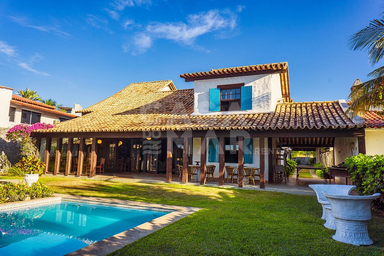Linda casa com 9 suítes, em condomínio completíssimo.