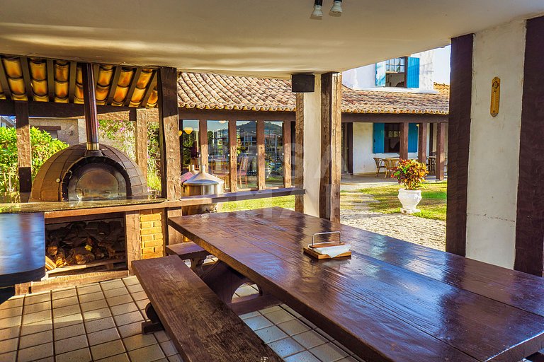 Linda casa com 9 suítes, em condomínio completíssimo.