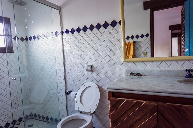 Linda casa com 9 suítes, em condomínio completíssimo.