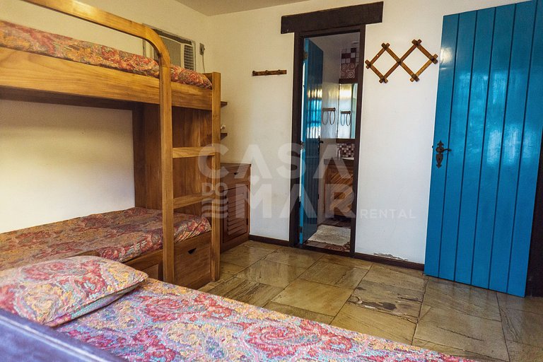 Linda casa com 9 suítes, em condomínio completíssimo.