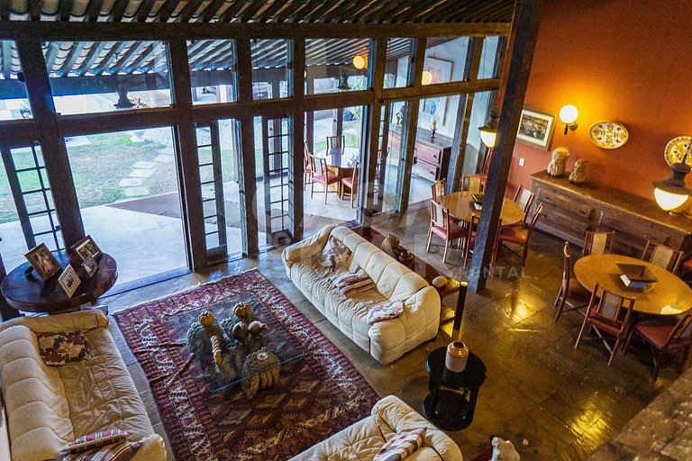 Linda casa com 9 suítes, em condomínio completíssimo.