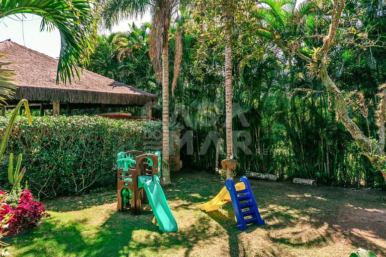 Lindíssima casa com cinco suítes, em condomínio de alto padr