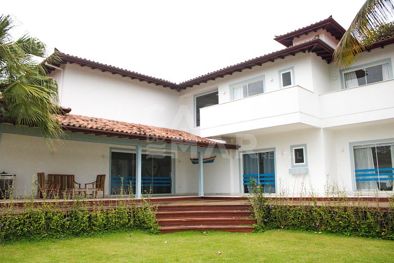 Linda casa na Ferradura, a apenas 50 metros da praia, com oi