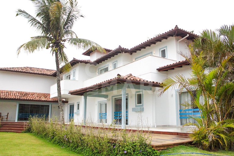 Linda casa na Ferradura, a apenas 50 metros da praia, com oi