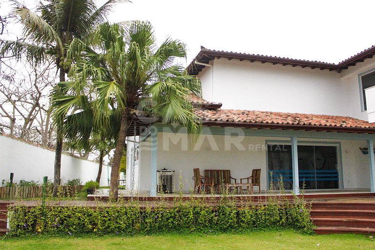 Linda casa na Ferradura, a apenas 50 metros da praia, com oi