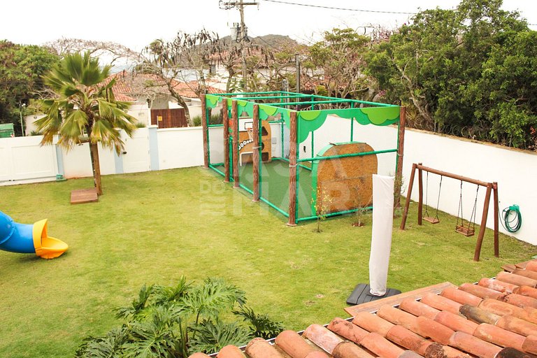 Linda casa na Ferradura, a apenas 50 metros da praia, com oi