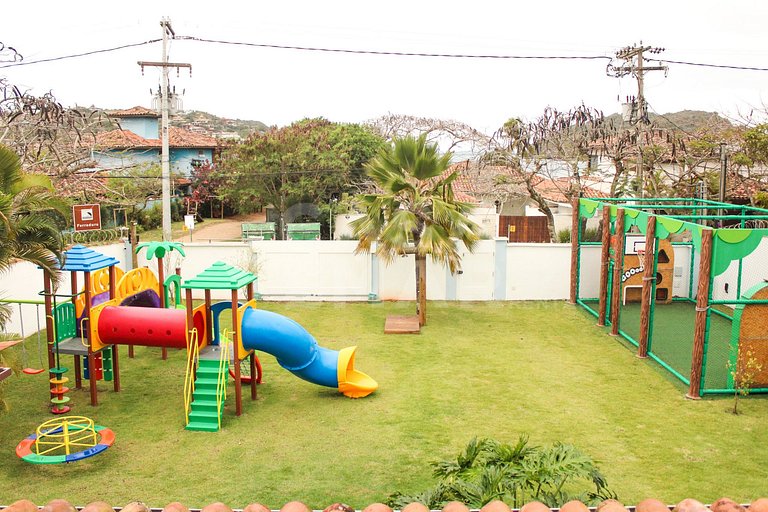 Linda casa na Ferradura, a apenas 50 metros da praia, com oi