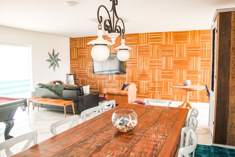 Linda casa na Ferradura, a apenas 50 metros da praia, com oi
