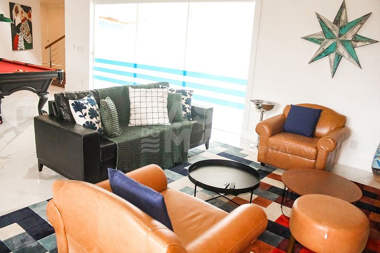Linda casa na Ferradura, a apenas 50 metros da praia, com oi