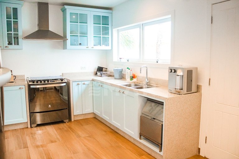 Beautiful house in Ferradura, just 50 meters from the beach,