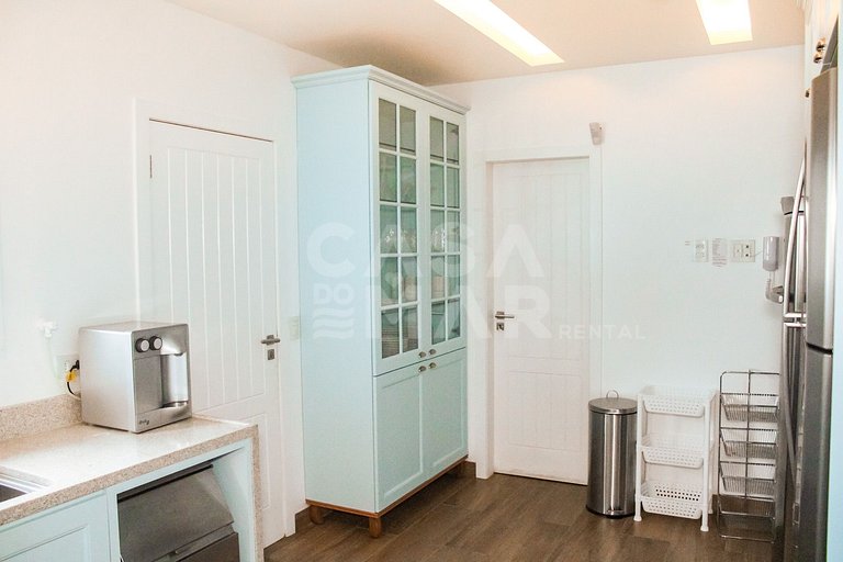 Linda casa na Ferradura, a apenas 50 metros da praia, com oi