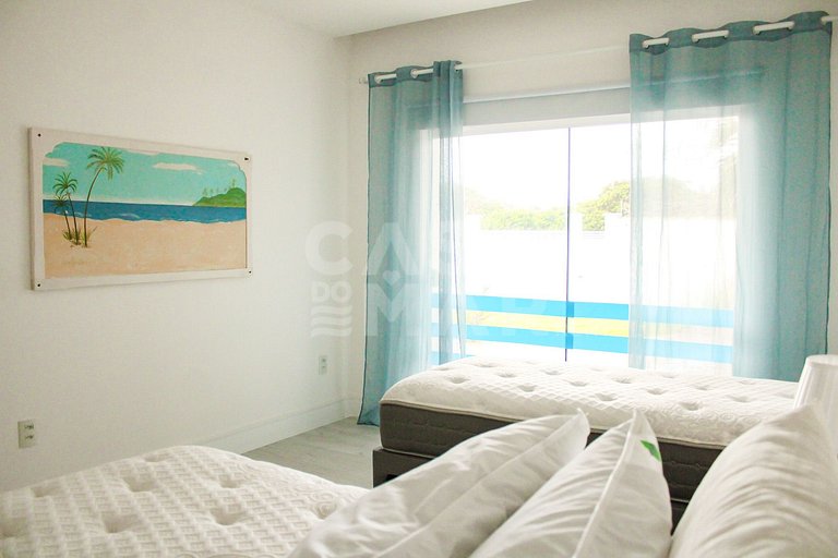 Linda casa na Ferradura, a apenas 50 metros da praia, com oi