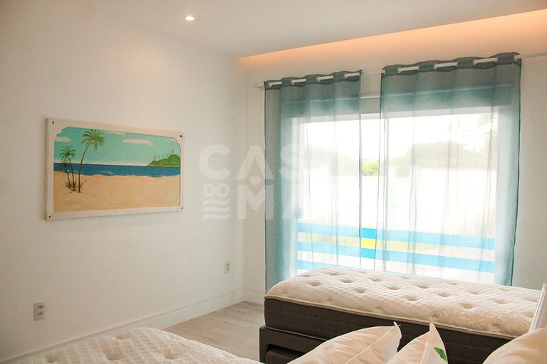 Linda casa na Ferradura, a apenas 50 metros da praia, com oi
