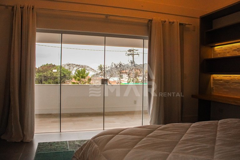 Linda casa na Ferradura, a apenas 50 metros da praia, com oi