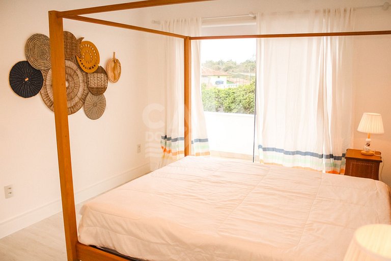 Linda casa na Ferradura, a apenas 50 metros da praia, com oi