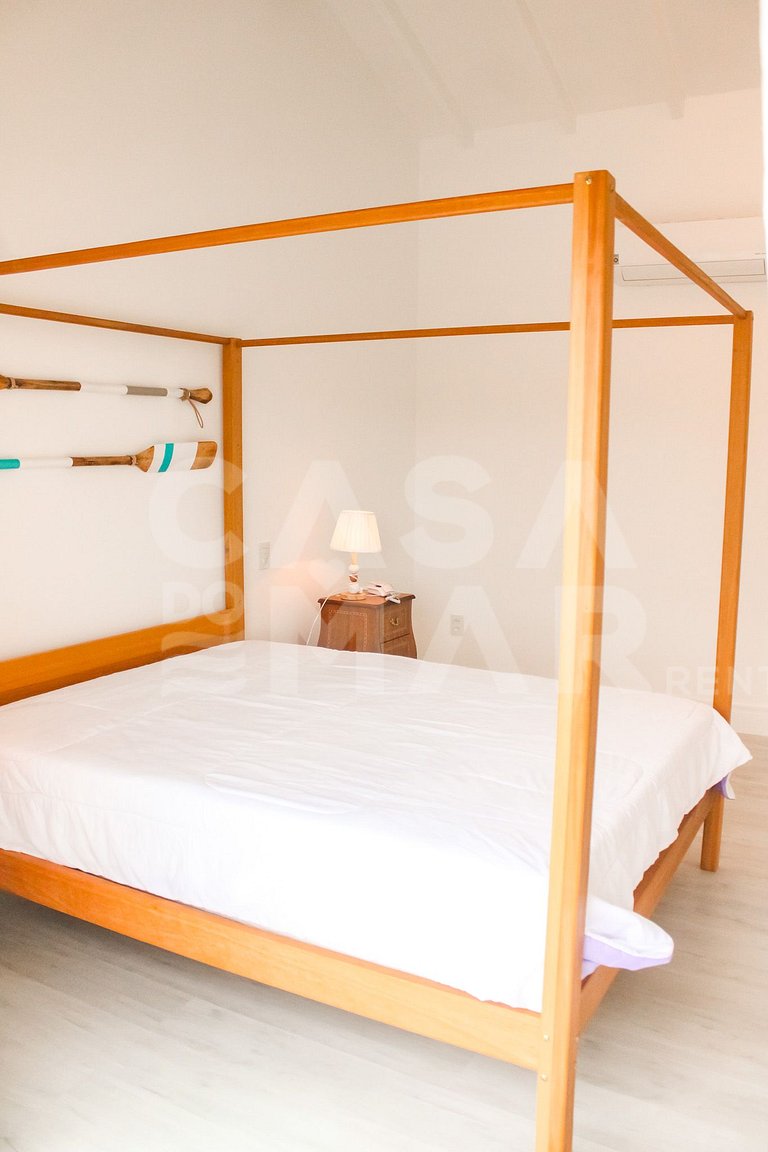Linda casa na Ferradura, a apenas 50 metros da praia, com oi