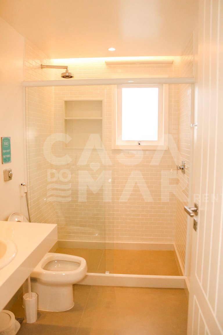Linda casa na Ferradura, a apenas 50 metros da praia, com oi