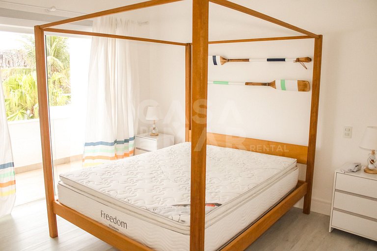 Linda casa na Ferradura, a apenas 50 metros da praia, com oi