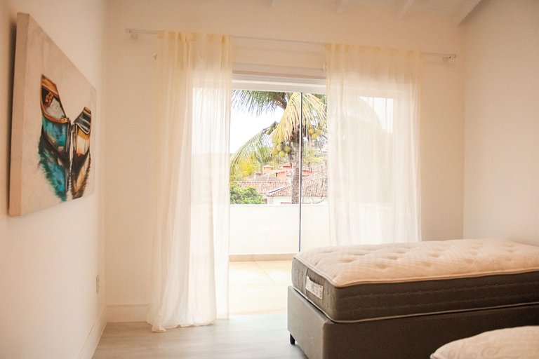 Linda casa na Ferradura, a apenas 50 metros da praia, com oi