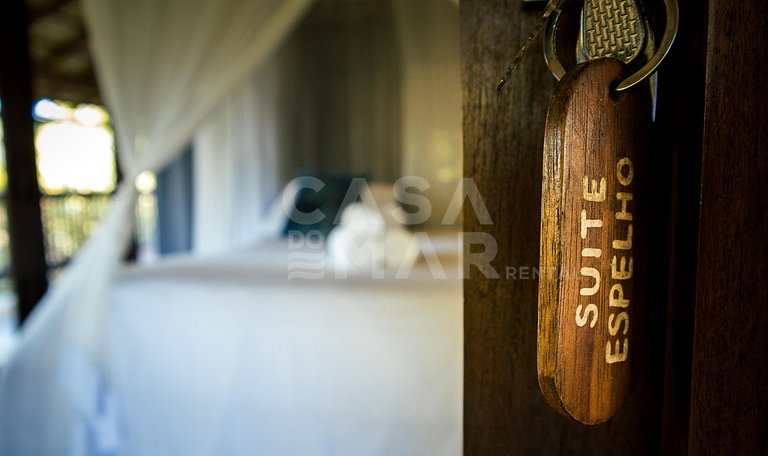 Linda casa com cinco suítes, há apenas 20 metros da Praia do