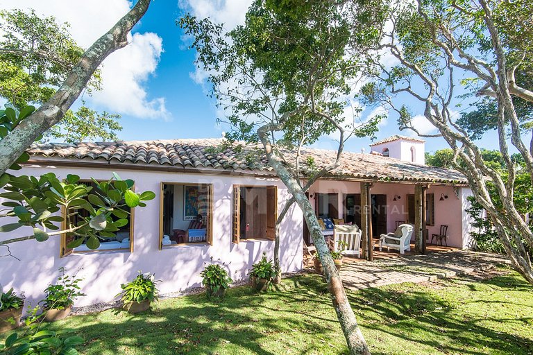 Villa Foca, com quatro suítes, frente mar
