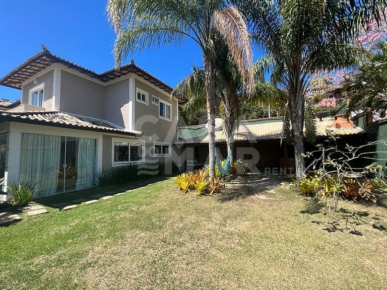 Beautiful house with four suites, in a condominium close to