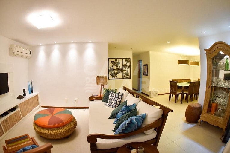 Linda casa com quatro suítes, em condomínio próximo à Praia