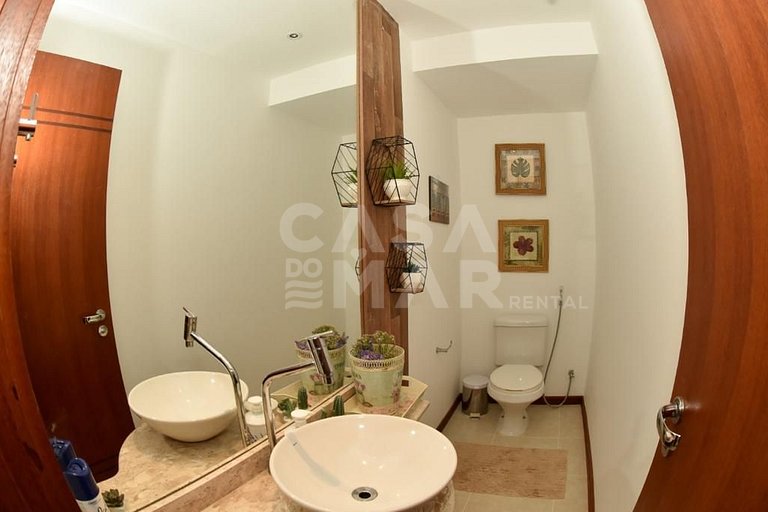 Linda casa com quatro suítes, em condomínio próximo à Praia