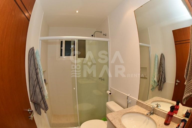 Linda casa com quatro suítes, em condomínio próximo à Praia