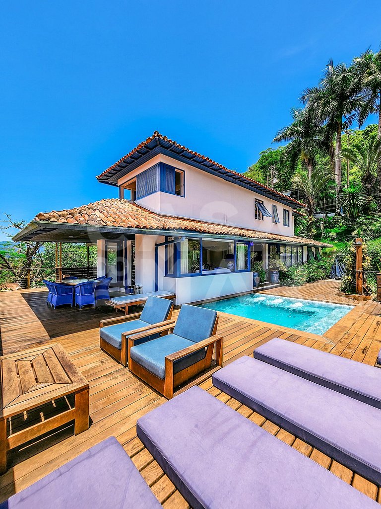 Linda casa com seis amplas suítes, vista fantástica, no cond