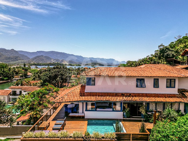 Linda casa com seis amplas suítes, vista fantástica, no cond