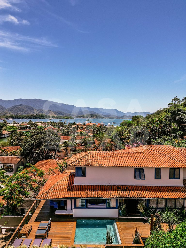 Linda casa com seis amplas suítes, vista fantástica, no cond