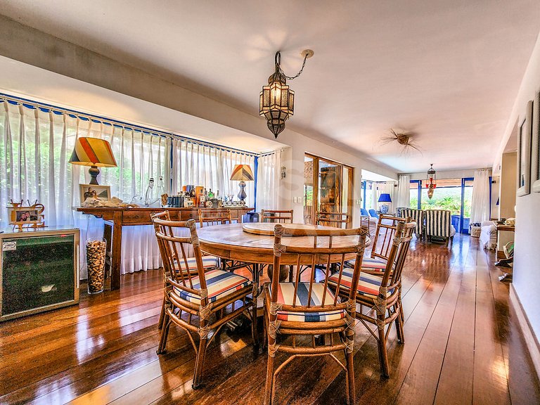 Linda casa com seis amplas suítes, vista fantástica, no cond