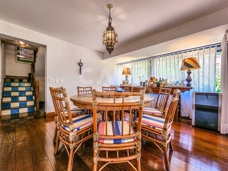 Linda casa com seis amplas suítes, vista fantástica, no cond