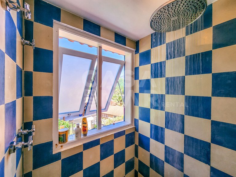Linda casa com seis amplas suítes, vista fantástica, no cond