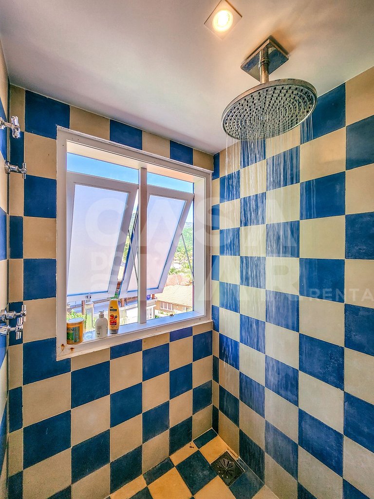 Linda casa com seis amplas suítes, vista fantástica, no cond